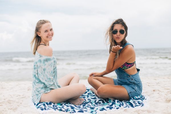 Science says happiness is contagious